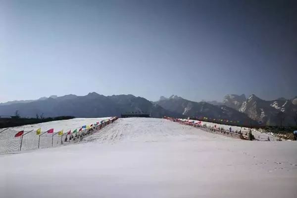 華山國(guó)際滑雪場(chǎng)游玩攻略