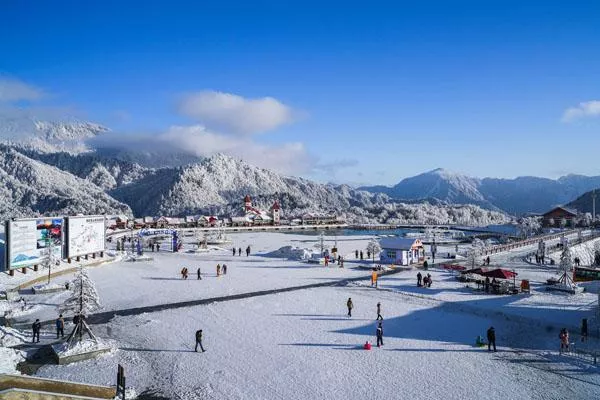 成都周邊滑雪場(chǎng)門(mén)票價(jià)格及地址