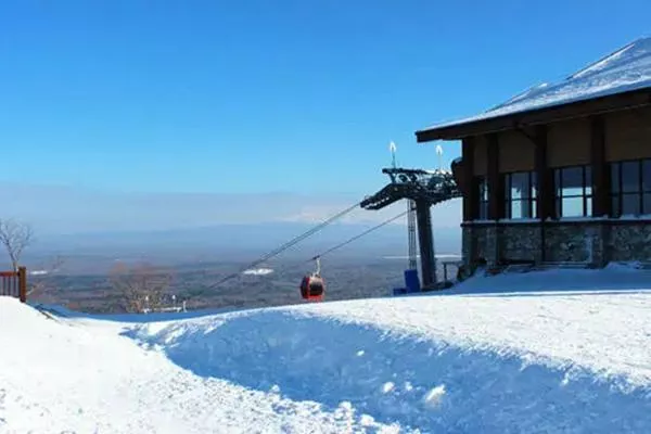 青島滑雪場門票多少錢