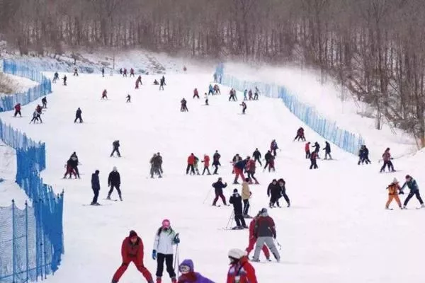 哈爾濱滑雪場多少錢一次 最有名的滑雪場是哪個(gè)