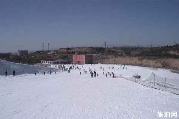 太原五龍滑雪場(chǎng)滑雪租借物品收費(fèi) 滑雪票中包含有雪鞋嗎