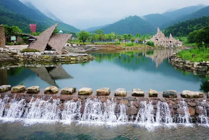 圣井山在哪里  怎么去圣井山  圣井山漂流好玩嗎