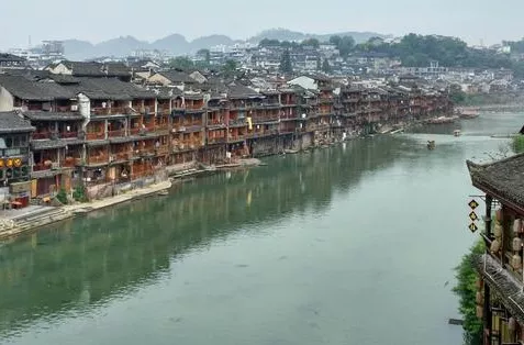 去張家界旅游大概需要多少錢 張家界旅游需要多少錢 幾月份去張家界比較好