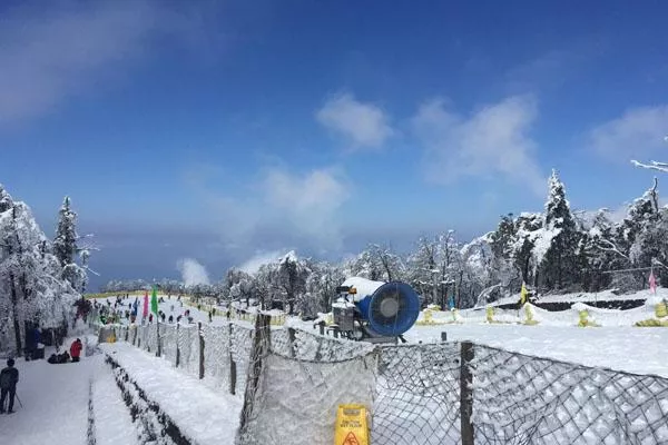 成都周邊滑雪場開放時間 成都周邊最好玩的滑雪場推薦