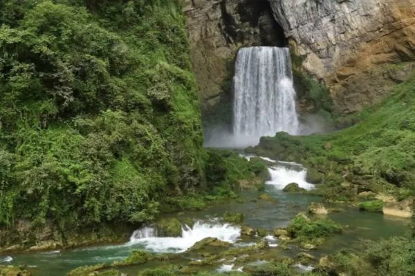 羊皮洞瀑布怎么走 貴州羊皮洞瀑布簡介